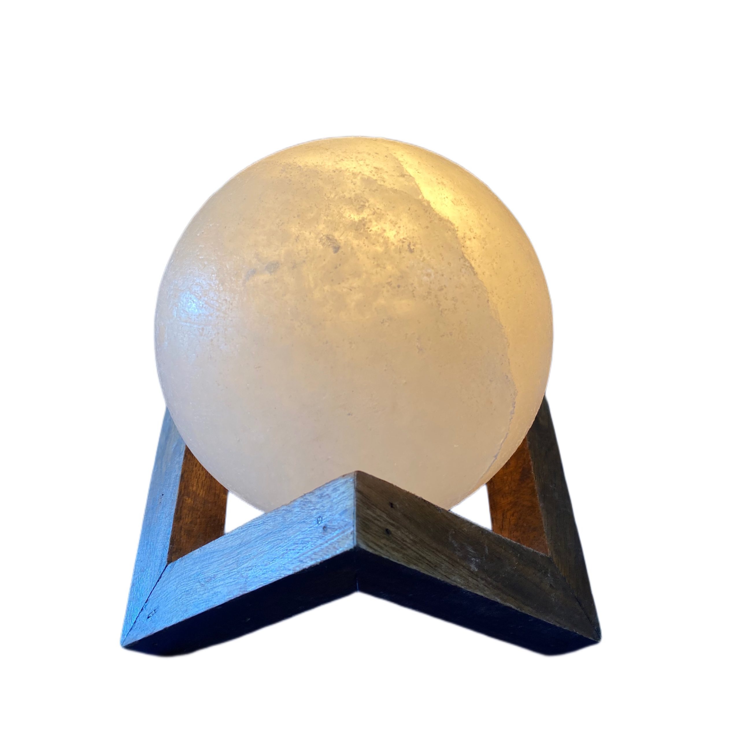 Sfera di sale bianco su trapezio